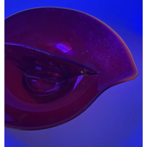 Vtg Viking Ruby Red Glass Divided Dish Nut Bowl Trinket Rim UV Glows 8X6in - Picture 4 of 5